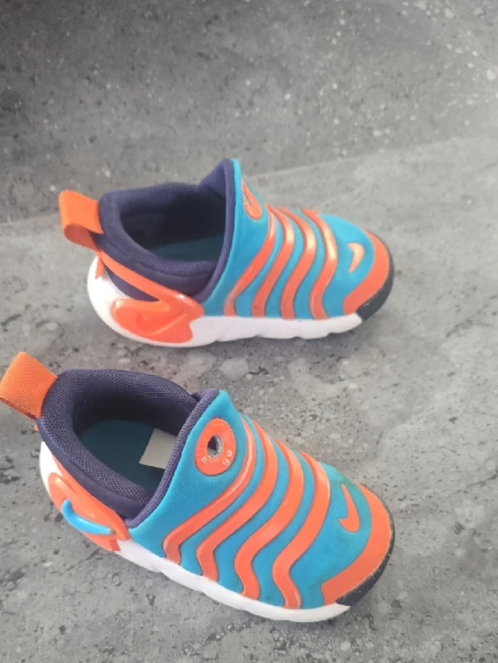 Nike Kids Slip-On Sneakers in Bright Blue and Orange - Picture 7 of 9